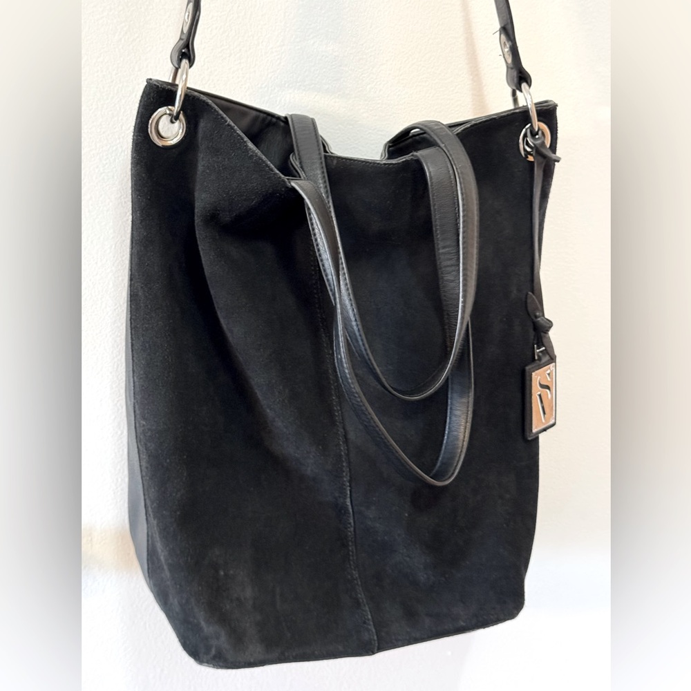 Simply Vera Vera Wang Black Oakland Suede
Tote Shoulder Bag
